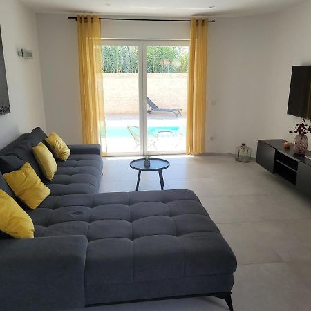 Haus Dalmatia With Heated Pool Lägenhet Bibinje Exteriör bild