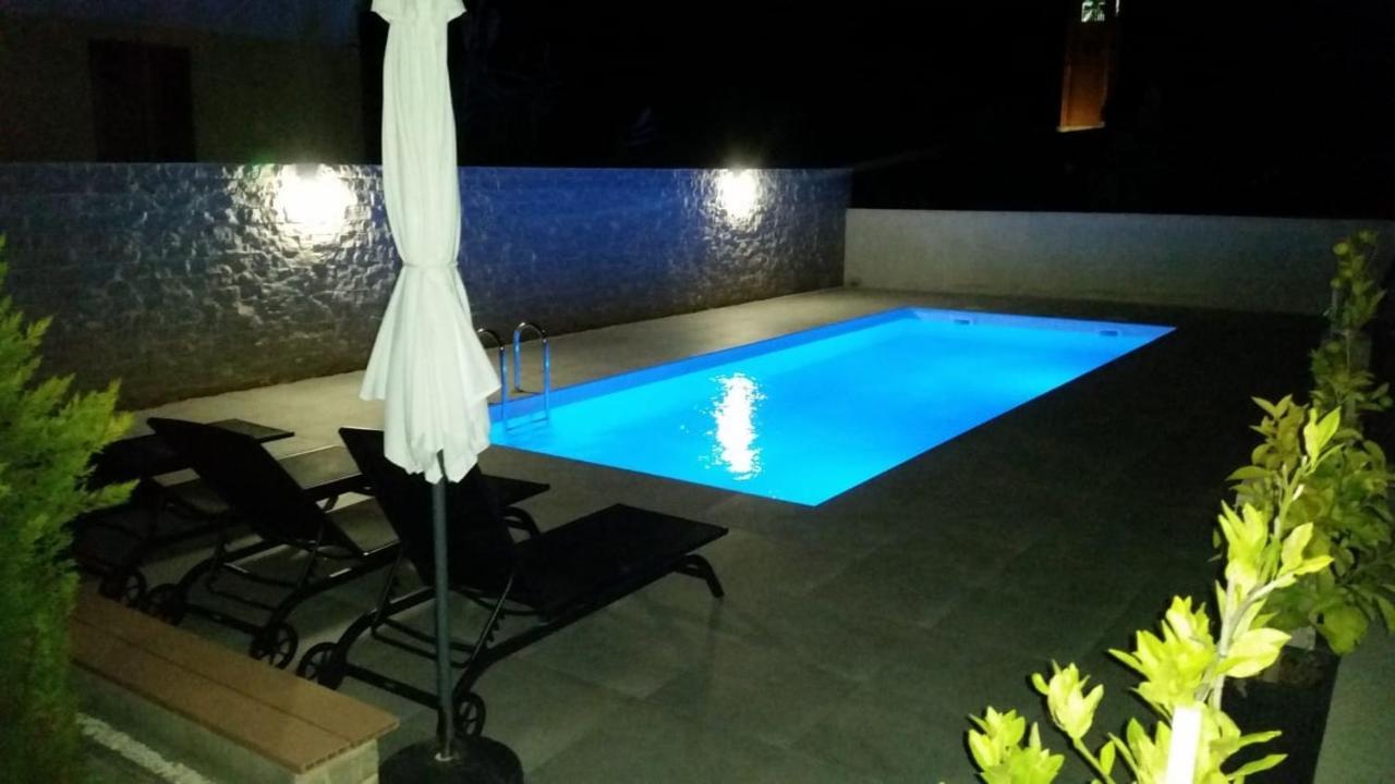 Haus Dalmatia With Heated Pool Lägenhet Bibinje Exteriör bild