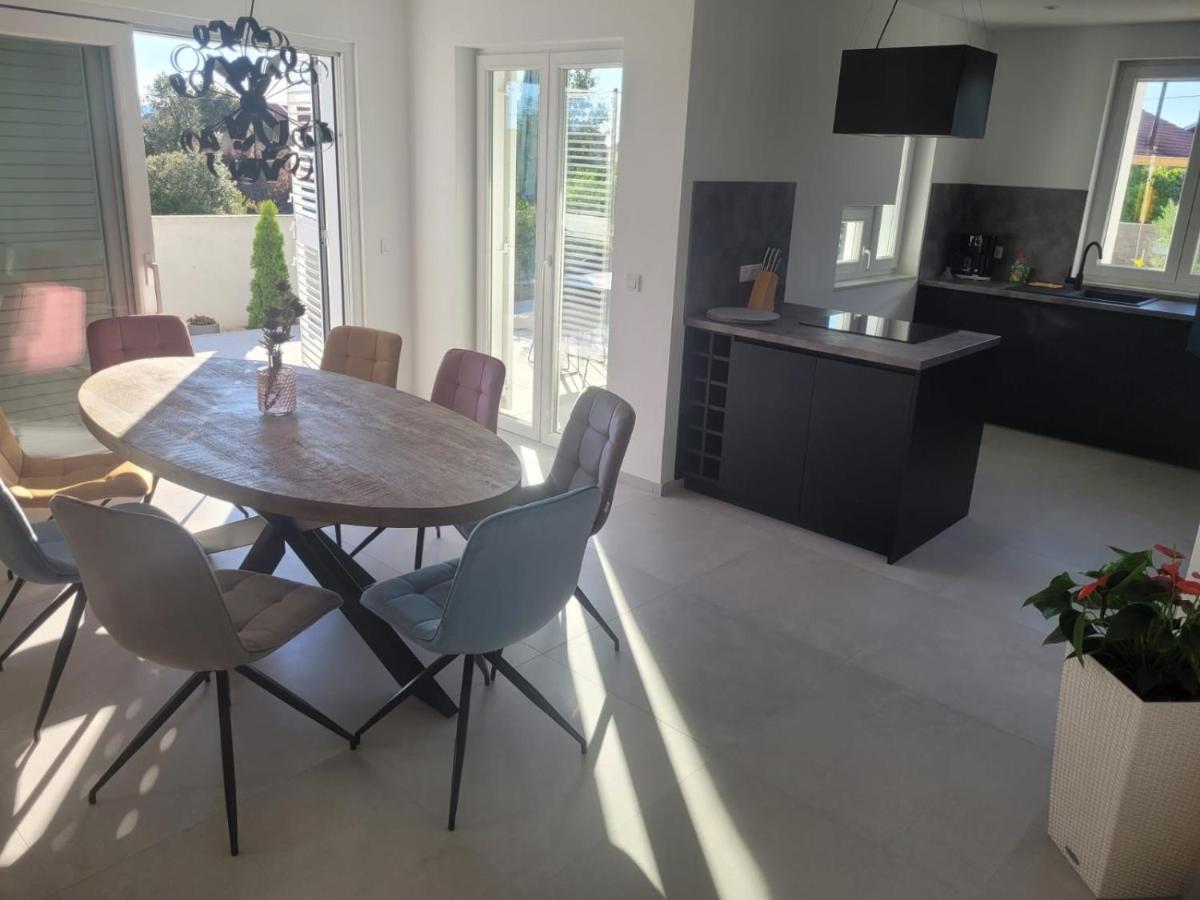 Haus Dalmatia With Heated Pool Lägenhet Bibinje Exteriör bild