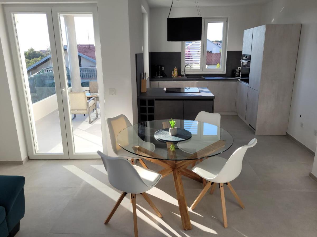 Haus Dalmatia With Heated Pool Lägenhet Bibinje Exteriör bild