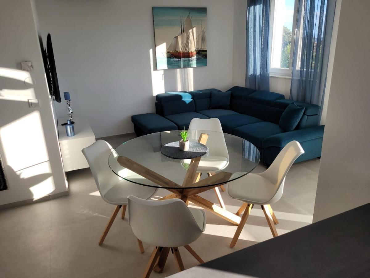 Haus Dalmatia With Heated Pool Lägenhet Bibinje Exteriör bild