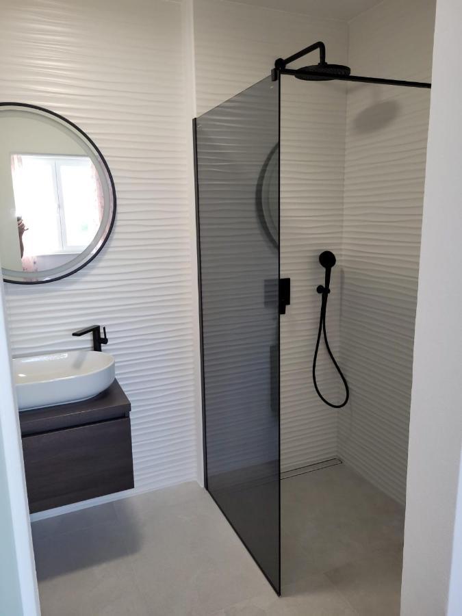 Haus Dalmatia With Heated Pool Lägenhet Bibinje Exteriör bild