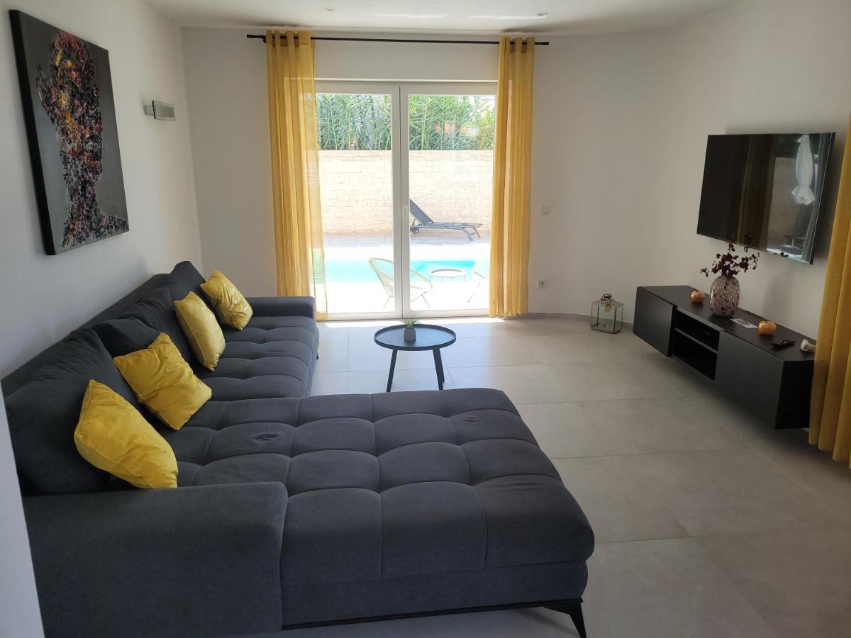 Haus Dalmatia With Heated Pool Lägenhet Bibinje Exteriör bild