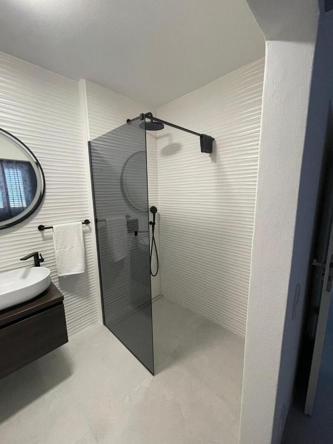 Haus Dalmatia With Heated Pool Lägenhet Bibinje Exteriör bild