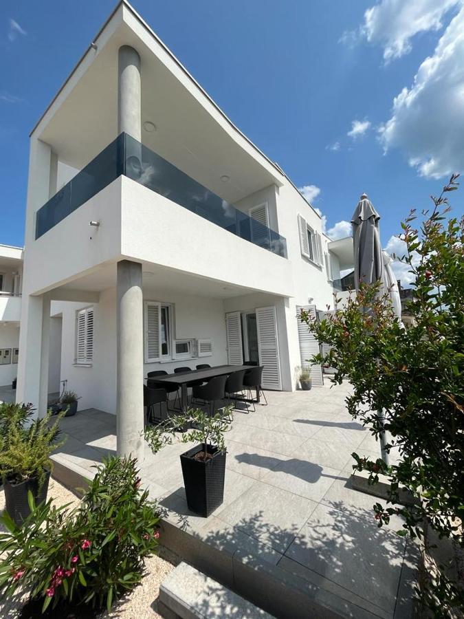 Haus Dalmatia With Heated Pool Lägenhet Bibinje Exteriör bild