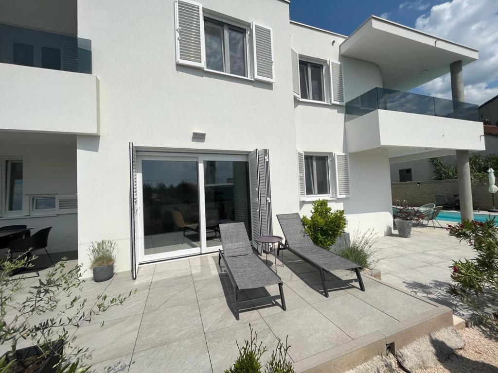 Haus Dalmatia With Heated Pool Lägenhet Bibinje Exteriör bild