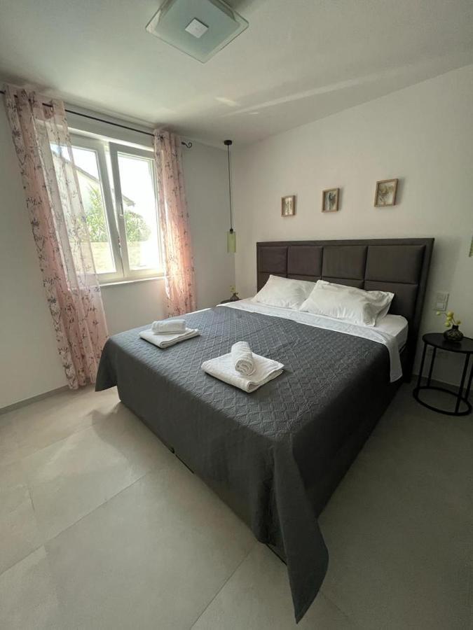 Haus Dalmatia With Heated Pool Lägenhet Bibinje Exteriör bild
