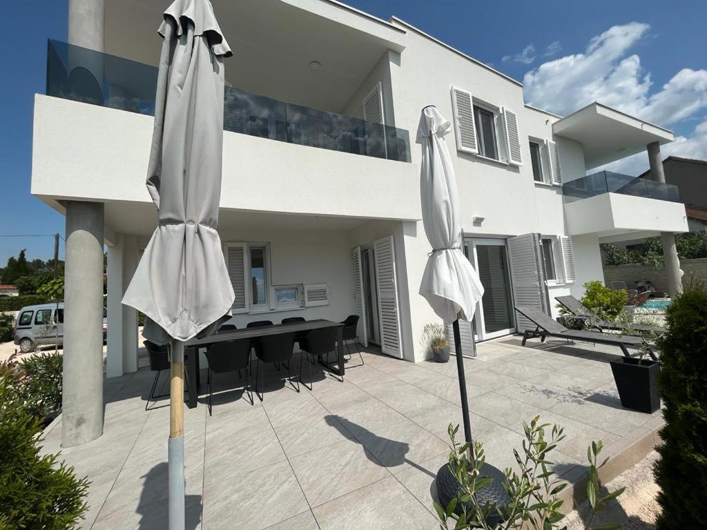 Haus Dalmatia With Heated Pool Lägenhet Bibinje Exteriör bild