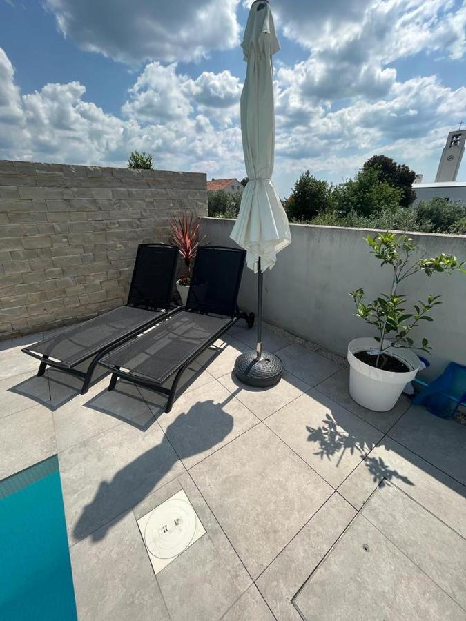 Haus Dalmatia With Heated Pool Lägenhet Bibinje Exteriör bild