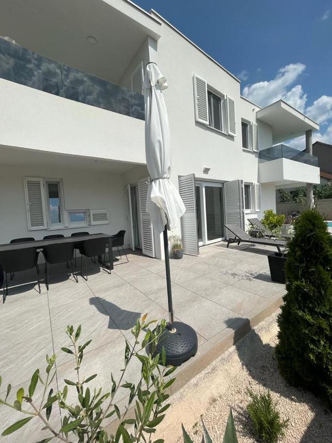 Haus Dalmatia With Heated Pool Lägenhet Bibinje Exteriör bild